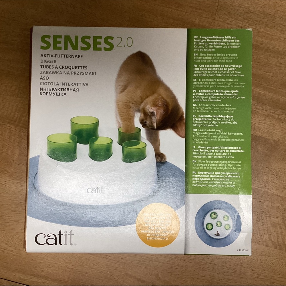 Interactive Cat Feeder w/ treats - Picture 2 of 4